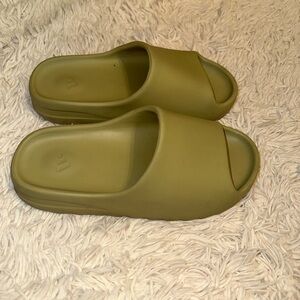 Yeezy Slides